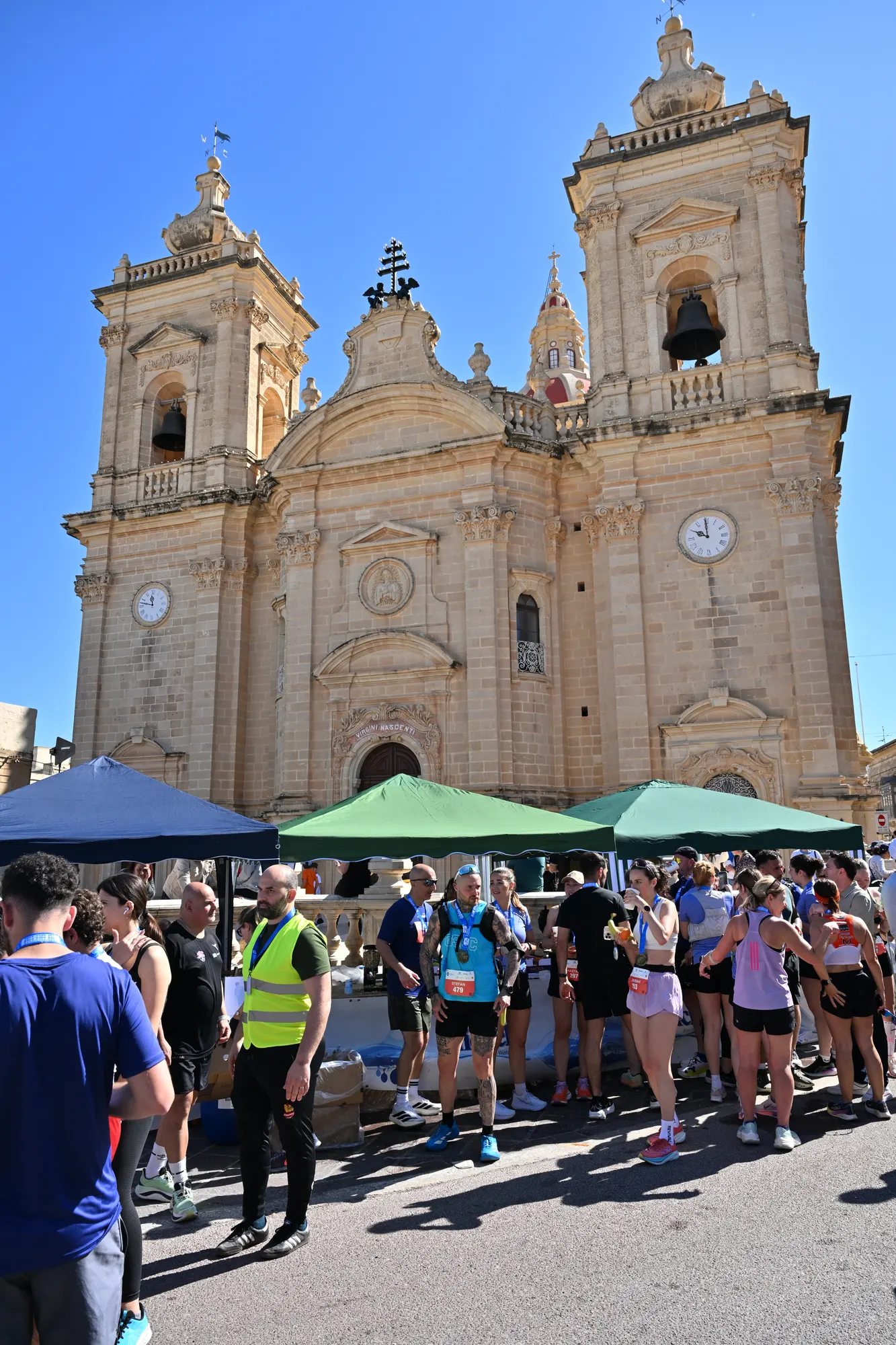 Crowds in Xagħra Square in front of the parish church